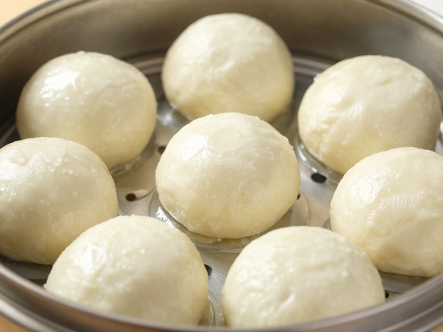 蒸制前的预处理：食材状态决定水分留存