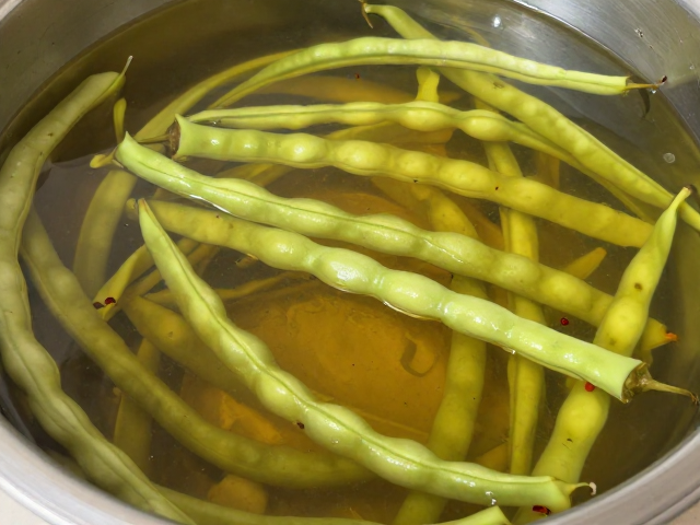 泡菜水调制：酸香醇厚的灵魂所在