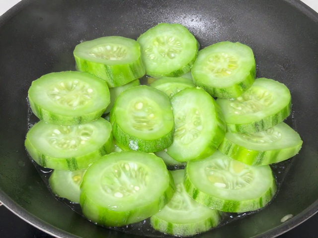 冬瓜青菜头干煸怎么做？家常干煸冬瓜青菜头做法，清脆爽口超下饭