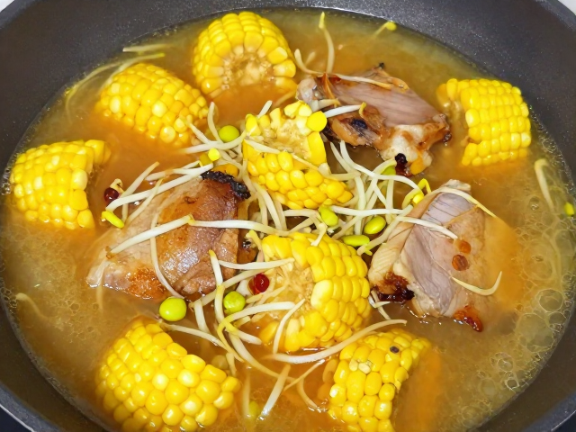煎制与炖煮：激发层次风味的核心步骤
