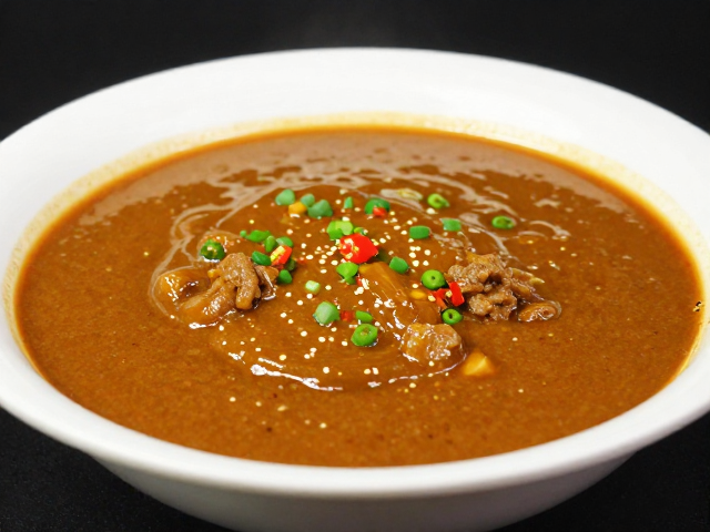 糊辣风味的灵魂构建与香料预处理