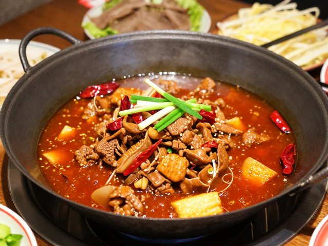 节日宴请的精致呈现:食材升级与造型修饰
