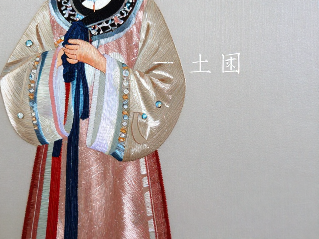 人物服饰细节的针法运用与审美解析