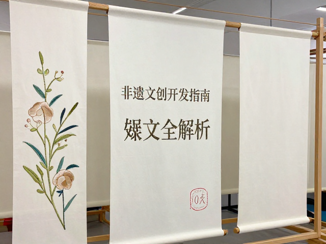 绷布上架的技术规范与视觉呈现体系