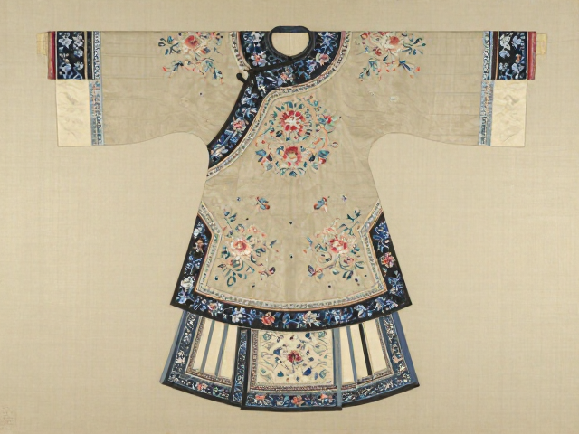 画绣形制服装，工笔画绣的线色层次之美