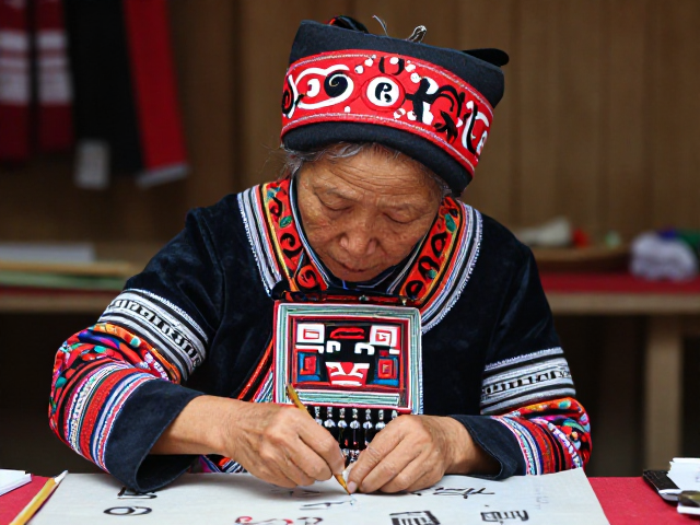 技艺传承:从口传心授到非遗保护