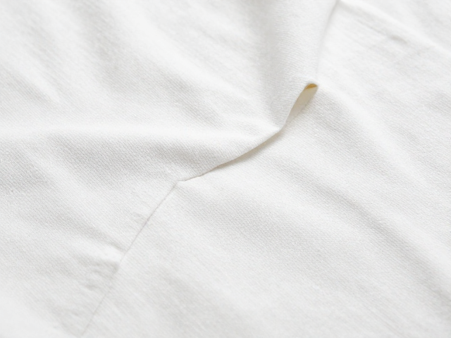 打籽绣服饰保养，控制线圈松紧防变形，避免暴晒褪色更持久