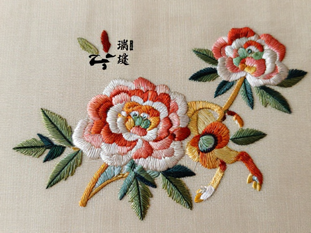 传统花卉刺绣压线技法，花卉瑞兽图案的古法工艺解析