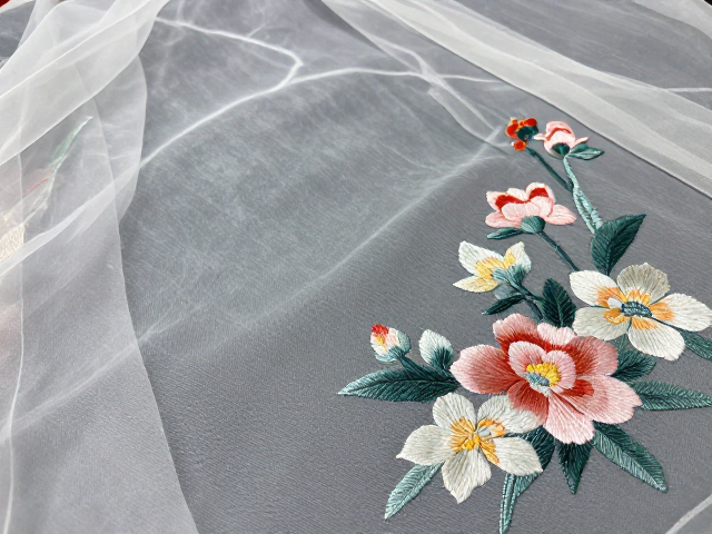 国风花鸟网纱刺绣汉服面料，绣纹立体精致显贵气