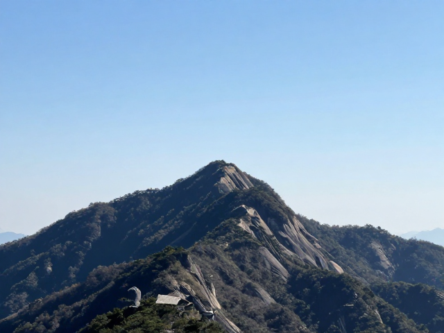 敬畏山野,以登山精神践行社会责任,守护山岳崇敬之心