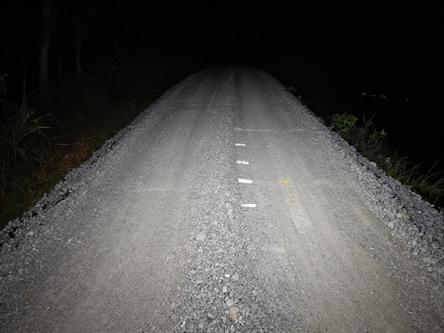 夜间陡坡碎石路控速技巧,停止盲目前进,保持队伍集中