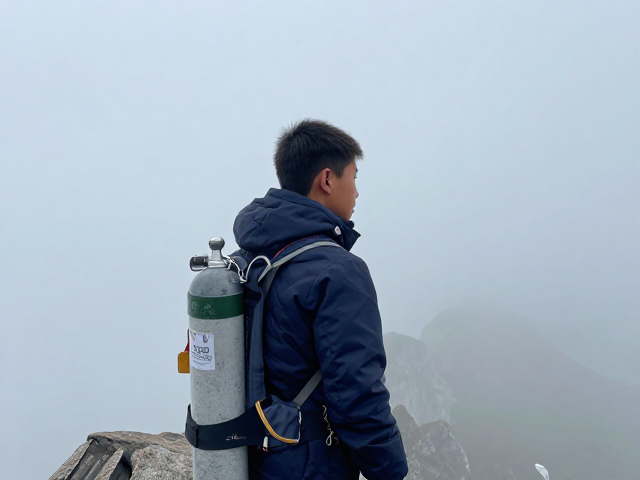 国际青少年登山名人登顶荣耀,氧气瓶背后的极限挑战与成长