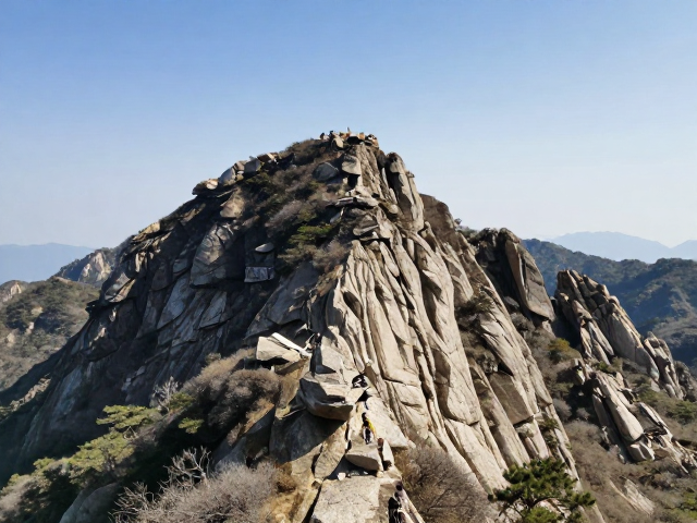 春季登山路线推荐,入门级山峰登顶徒步与营地预约全攻略
