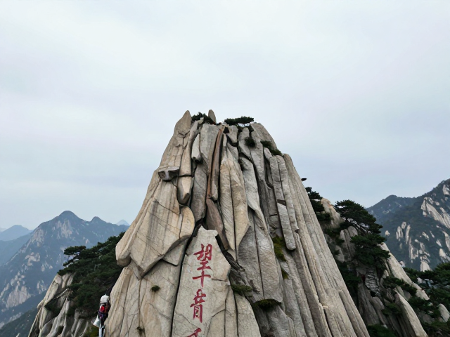 希拉里登顶背后,杜甫《望岳》里的徒步传说与精神共鸣