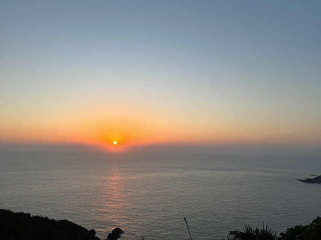 海岸线徒步最佳时间,日出日落,紫外线指南