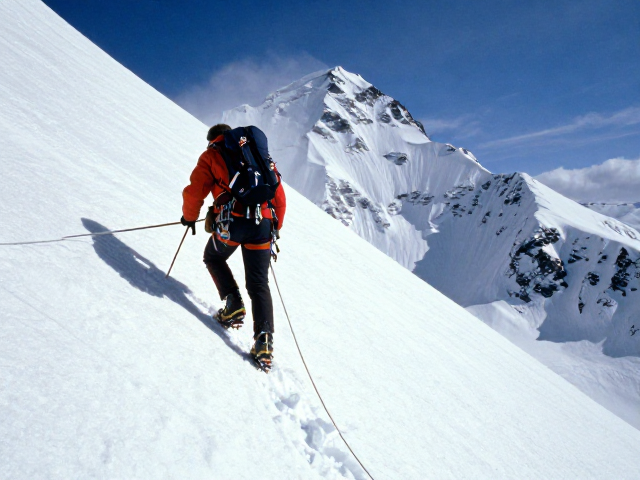 1986年首登十四座八千米峰，冰爪背后的登山历史名人传奇