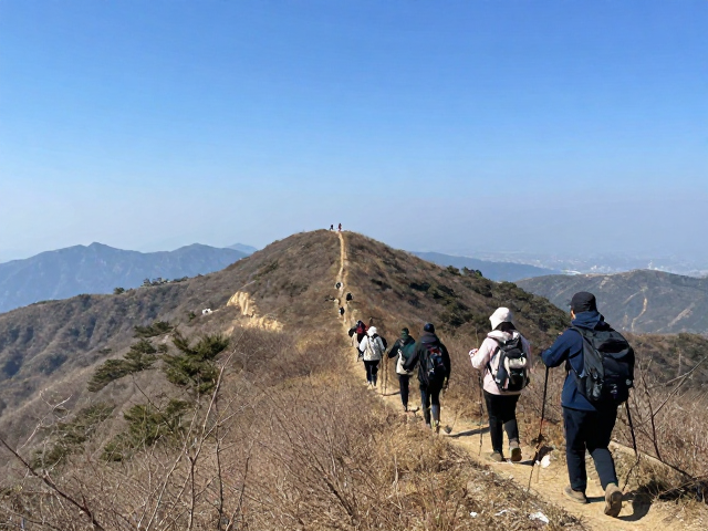 北方山地:四季分明的徒步体验与季节选择