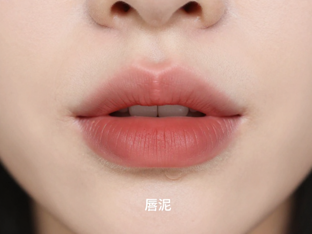 定妆与补妆：维持持久与柔焦感