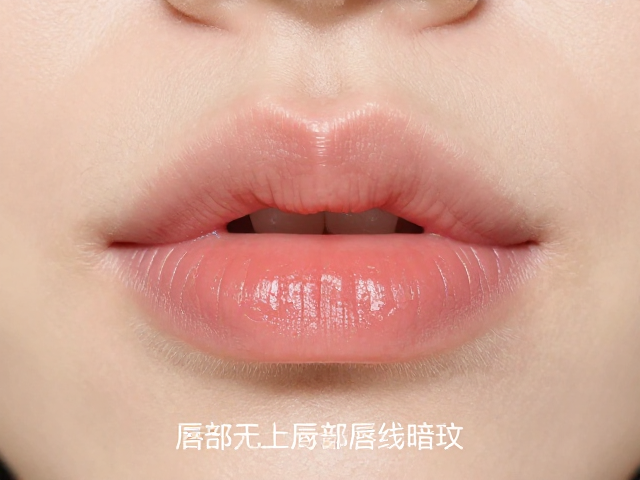 唇纹明显怎么画？控油持妆打底膏，局部遮盖唇线暗沉，告别斑驳卡纹