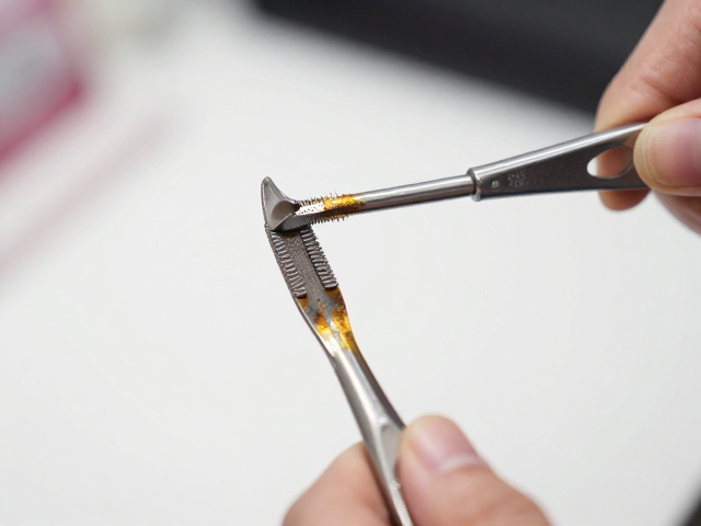 美睫沙龙消毒后铁器防锈的核心原理
