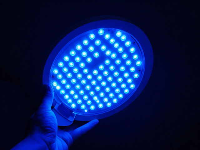 蓝光LED家用光疗仪日常护理指南，如何正确清洁灯板