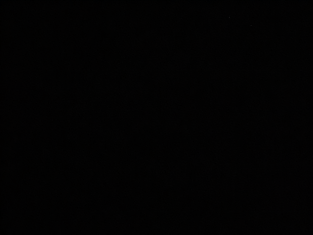 闪光灯补光与低保真美学的视觉重构