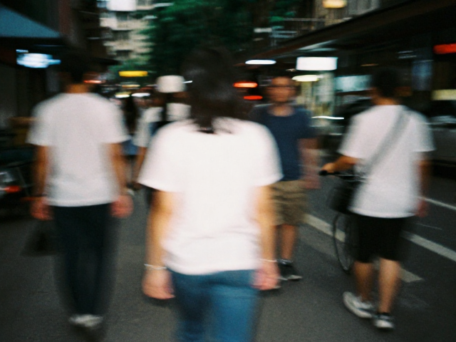 慢门技法下的动态叙事与情绪留白