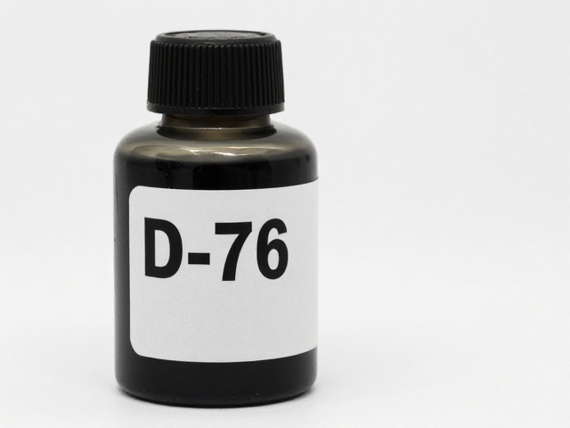 D-76显影液的化学特性与温度控制