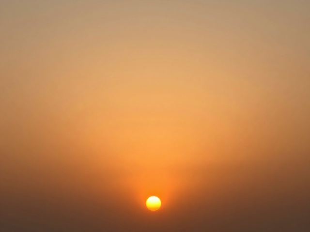 夕阳画面灰蒙不通透?提高饱和度还原橙黄浓郁,风景瞬间鲜艳
