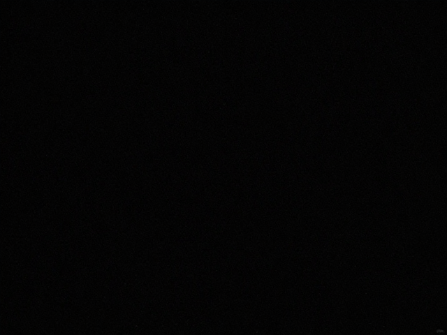 低光噪点与边缘拉伸?实时画面裁切补偿,算法修正全解析