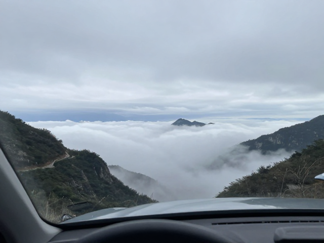 自驾博主实拍,穿越山川云海,实测车辆续航能力有多强?