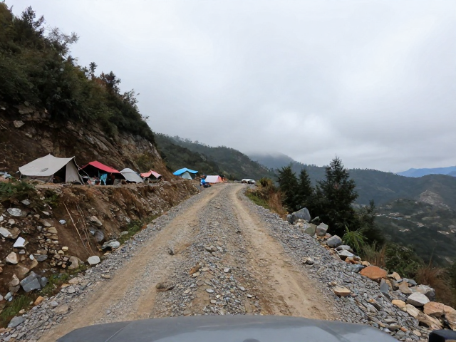 第一视角穿越崎岖山路,营地生活实录与路线复盘存档