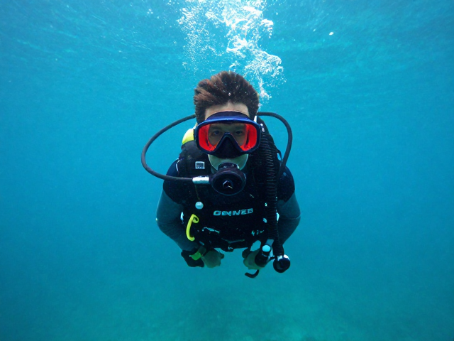 裸机防水潜水vlog,专用水下红镜校正海水偏青,还原真实海底色彩