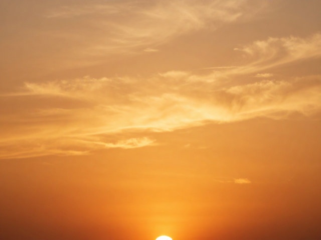 夕阳橙黄浓郁色差大?适当提高对比度,画面瞬间通透清晰