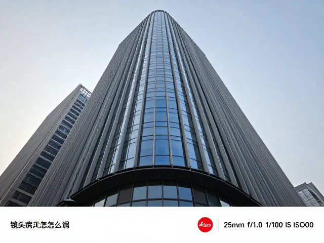镜头畸变怎么调?支持机内实时矫正,一键修正边缘拉伸,让建筑线条笔直不弯曲