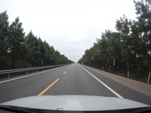 广角行车记录仪拍道路两侧，长途司机如何看清路况？