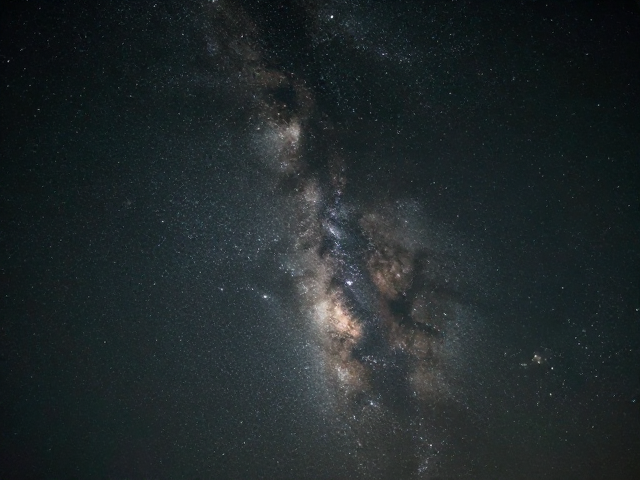 星空延时需长曝光,切换预设胶片色彩滤镜,直出更跟手