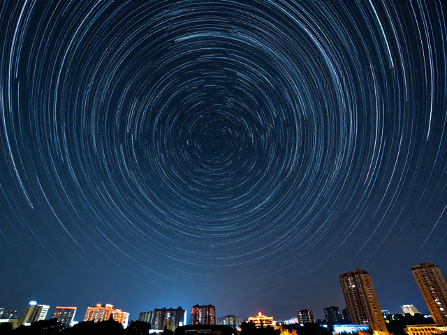 城市星轨与光轨拍摄技巧,低ISO降噪,记录光影流动轨迹