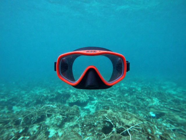 专用水下红镜校正海水偏青,海底地形与品牌探险宣传片拍摄指南