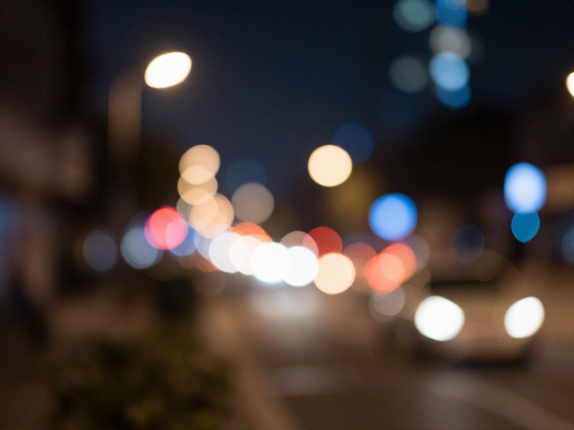 夜景虚化教程,前景遮挡与点光源打造梦幻氛围感大片技巧