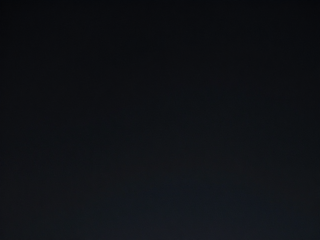 极简夜景摄影,用克制视觉元素打造高级街头氛围感