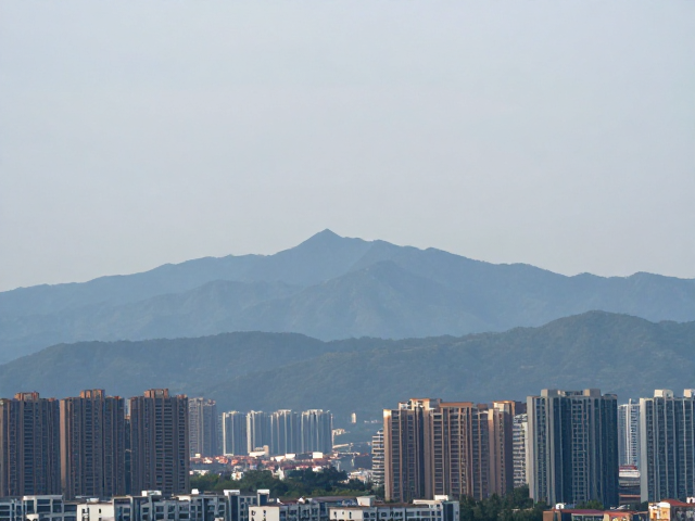 远景拍摄技巧，远山城市结合与防抖变焦镜头用法