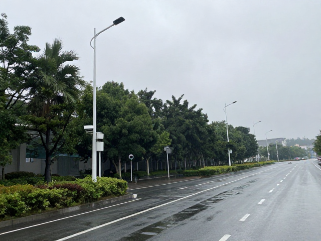 道路机位雨天防滑防水，降噪锐化更清晰