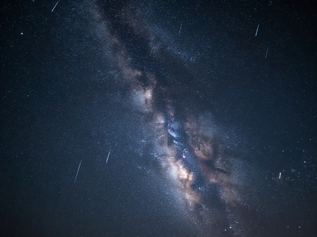 银河夜景与流星雨摄影指南，构图技巧及最佳观测时间