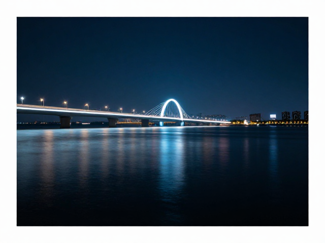 滨江夜景长曝光技巧，捕捉绝美光轨的3大参数与构图指南