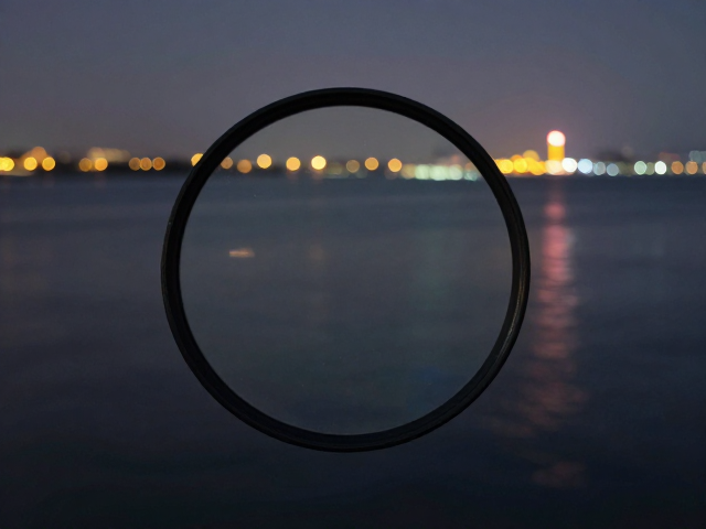 滨水夜景的构图美学与光线捕捉