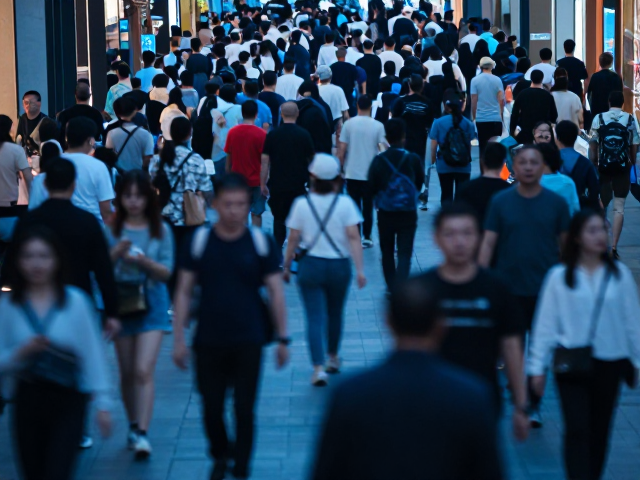 慢门技法与人群流动的视觉呈现