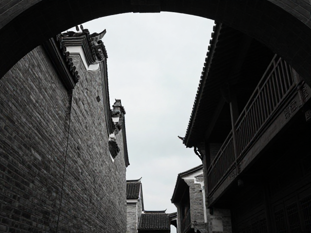 古城建筑中的天然取景框选择
