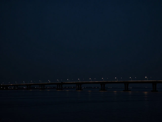 江边夜景桥梁轮廓，极简海岸风打造高流量视觉大片