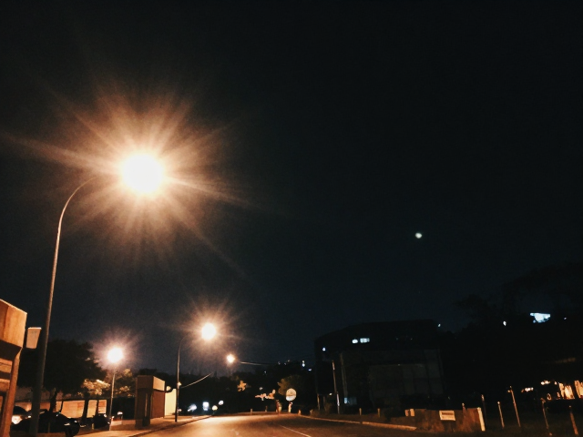 夜景加光晕太绝了!复古胶片感滤镜教程,手机一键出片